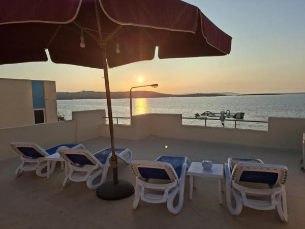 Spacious Bugibba Seafront Villa Free Parking & WiFi, Забронировать  Сент-Полс-Бей Мальта, рядом с Malta National Aquarium