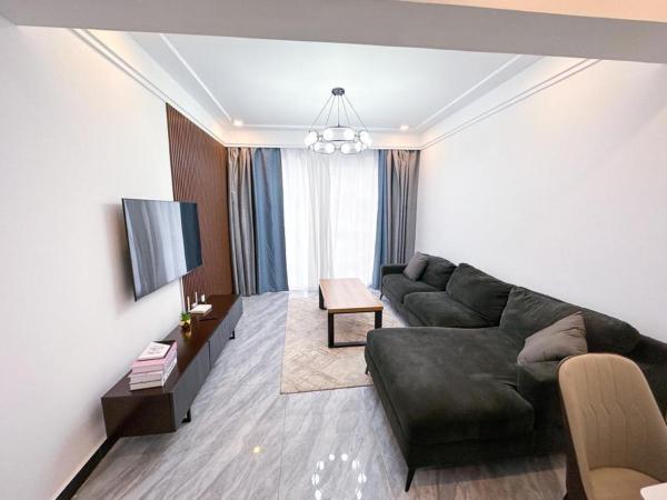 beautiful furnished one bedroom apartment with fully equipped gym swimming pool children playing ground, Забронировать Апартаменты/квартира Найроби Руанда, рядом с Adams Arcade Shopping Centre