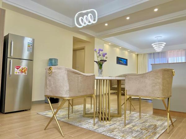 elegant celestial two bedroom apartment with amazing breathtaking city views heated swimming pool fully equipped gym ample parking space and children playing ground, Забронировать  Отели Найроби с парковкой, рядом с Nairobi Arboretum, Парковка