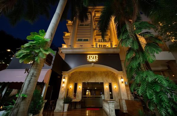 PH Hotel Near SECC Phu My Hung, Забронировать  Отели Района 7 3 звезды, 3*