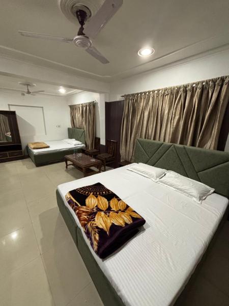 City Scape Inn, Забронировать  Отели Jammu & Kashmir Ski с парковкой, Парковка