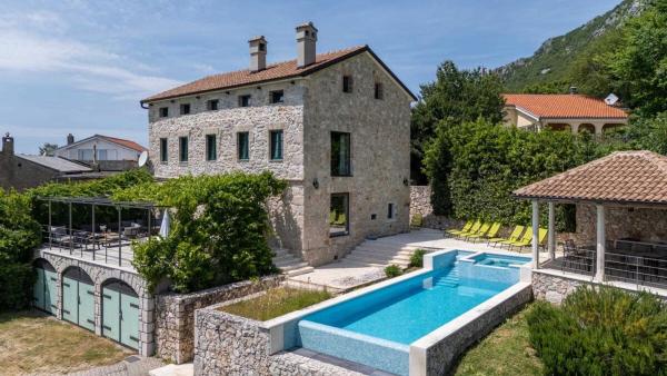 Villa Edera by aneo travel, Забронировать  Отели Приморско-Горанской жупания с парковкой, Парковка