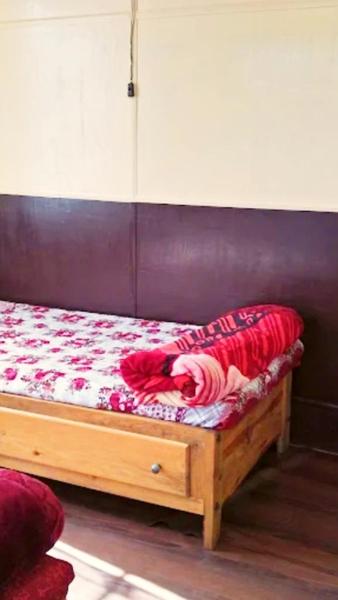Five Pearls Homestay, Забронировать Отель Отели Черапунджи с парковкой, Парковка