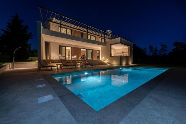 Villa Castanea s bazenom, jacuzzijem, saunom, Забронировать  Хеки Central Istria