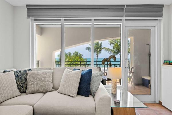 Luxury Beachfront 1BR Villa in Ocean Villas - Breathtaking Views - Villa Isla Encantada, Забронировать  Отели Рио-Гранде с бассейном, Бассейн