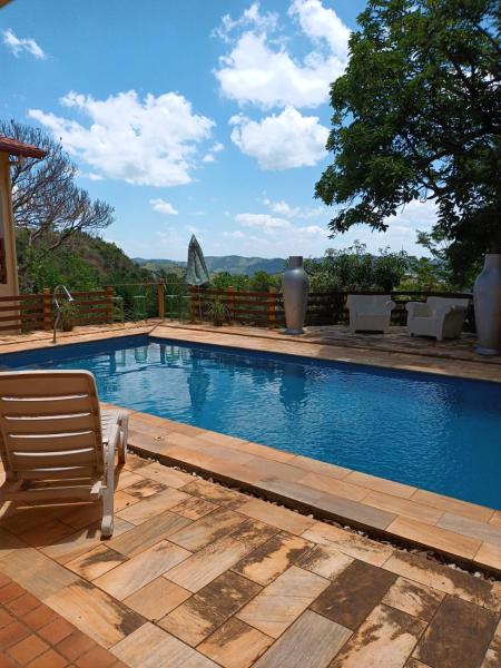 Suítes na montanha com piscina