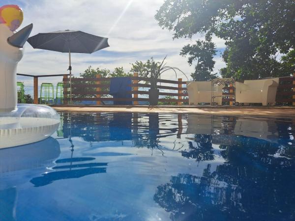 Suítes na montanha com piscina