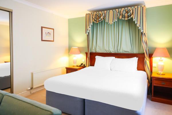 The Courtyard Hotel Near Leeds, Забронировать  Лидс Западный Йоркшир