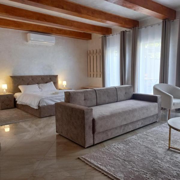 Complex 88, Забронировать  Отели Берегово с парковкой, Парковка