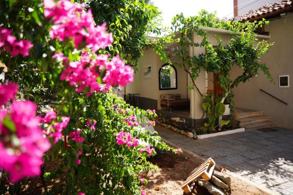 Lemon House, Забронировать  Отели области Тираны с парковкой, Парковка