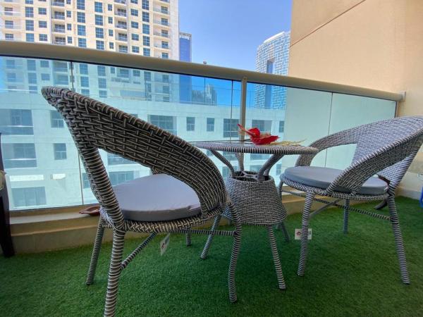 Stunning 1Bedroom Apartment 5 min walking distance Metro and JBR Beach, Забронировать  Дубай-Марина Дубай