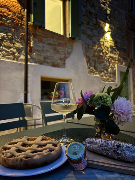 Cascina Barbei, Забронировать  Камерана Ланге