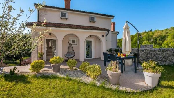 Villa Mihaela Relax & Privacy near Opatija by Villas Guide, Забронировать  Отели Opatija Riviera с бассейном, Бассейн
