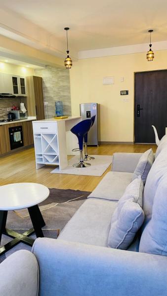 Elegant classy apartment with modern equipped gym, private parking space,and proximity to major shopping malls, Забронировать  Отели Найроби с парковкой, рядом с Nairobi Arboretum, Парковка