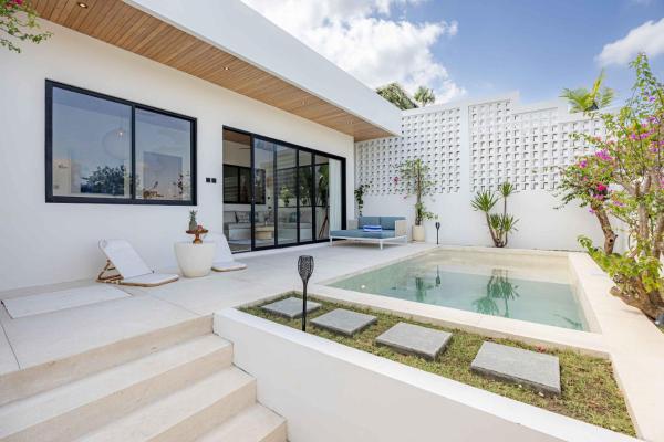 NEW Ocean-Blue Enclosed AC 1BR Villa Next To Berawa With Calming Vibes, Забронировать  Чангу Бадунг