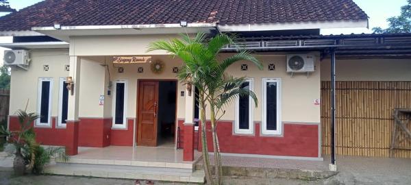 Purisani Suites Villa, Забронировать  Слеман Yogyakarta Province