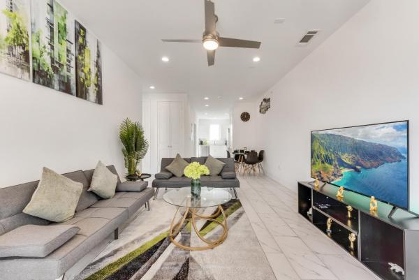 City View 2BR Apartments, Забронировать  Отели Dallas - Fort Worth Metropolitan Area с парковкой, Парковка
