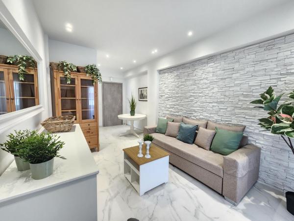 Miracle Luxury Suites, Забронировать  Отели Луца с парковкой, Парковка