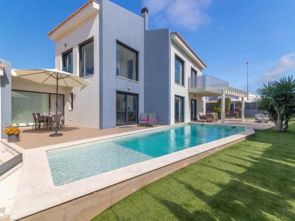 La Primera Villa in Sa Torre, Забронировать  Отели Льюкмайора с бассейном, Бассейн