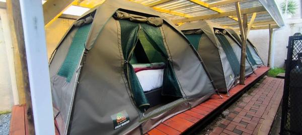 Glamping At Sibebe View Villa, Забронировать Кемпинг Отели Мбабне с парковкой, Парковка