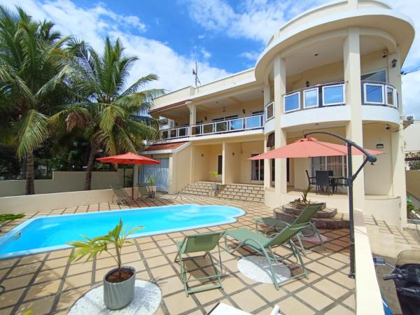 Villa Dodo, Забронировать  Отели Флик-ан-Флак с парковкой, Парковка
