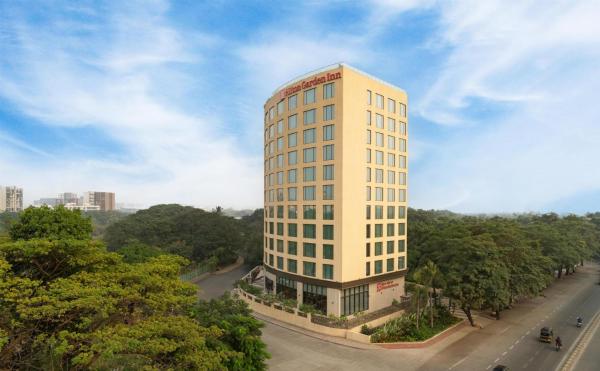 Hilton Garden Inn Mumbai International Airport, Забронировать  Отели штата Махараштры с бассейном, Бассейн
