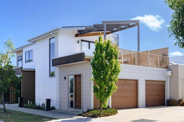 Blue Horizon Villa - Sun-Drenched Terraces and Ocean Views, Забронировать  Отели Торки с парковкой, Парковка