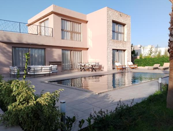Villa Moderne avec Piscine Privée et Jardin, Забронировать  Отели Марракеш-Тенсифт-Эль-Хауз с бассейном, Бассейн