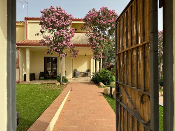 Villa Oliva in Quartu Sant Elena, Capitana, with big Garden and Sea view, Забронировать  Капитана Южная Сардиния