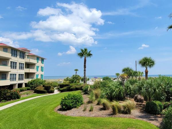 Desoto Beach Club by Tybee Vacation Rentals, Забронировать Отель Тайби-Айленд Джорджия