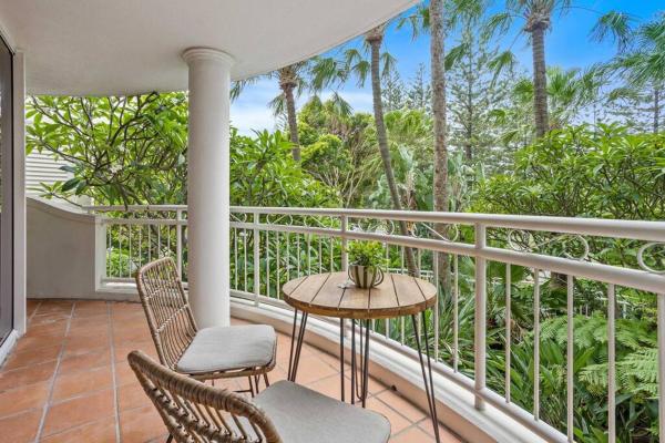 Sun-kissed Serenity: Mediterranean in Burleigh, Забронировать  Берли-Хедз Голд-Кост