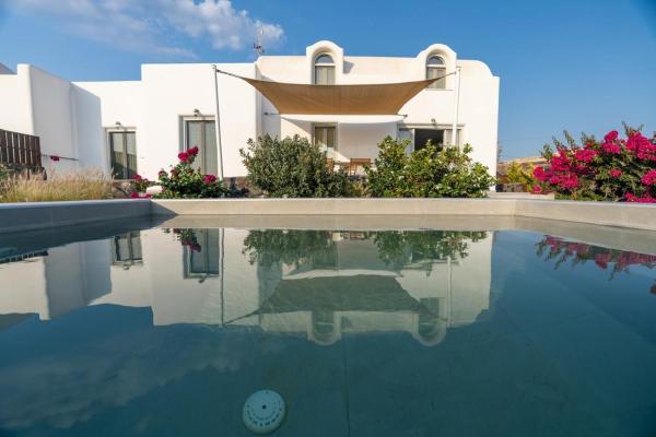 Avra Villa with Sunset View & Hot Tub in Oia, Забронировать  Ия 