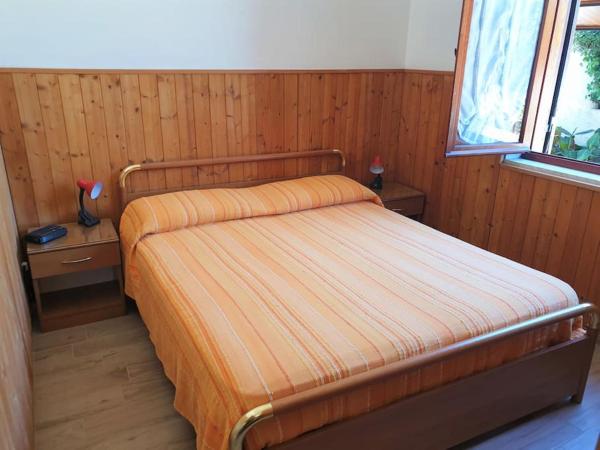 Villa Flora: un\oasi verde a 100m dal mare