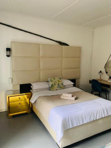 TnB Guesthouse, Забронировать  Отели Мпумаланга с бассейном, Бассейн
