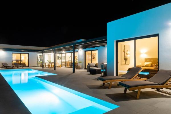 Villa Alfa by FuerteventuraVillas, Забронировать  Отели Фуэртевентуры с бассейном, Бассейн