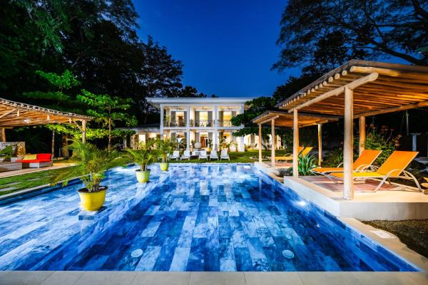Villa Harmonia Pool and BBQ Steps to Beach, Забронировать  Потреро Гуанакасте