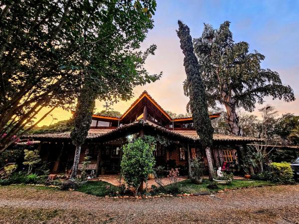 Pousada Dharma Luz e Paz, Забронировать  Отели Сан-Паулу с парковкой, Парковка