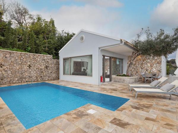Villa in Corfu with Stunning Mountain Views, Забронировать  Канакадес Корфу