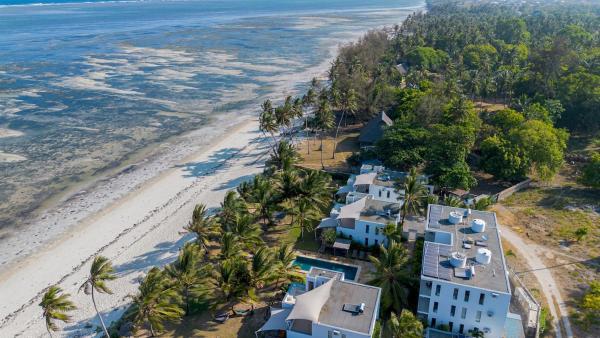 Luxus Ahadi-Beachfront-Villa mit Pool & Strandzugang bei Mtwapa Mombasa, Забронировать  Отели Мтвапа с парковкой, Парковка
