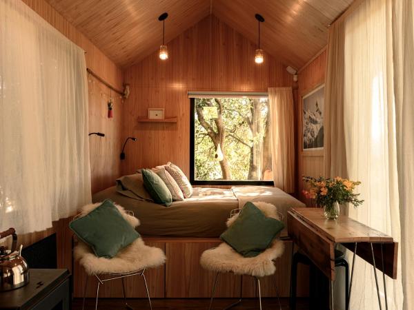 Encuentro Silvestre. Tiny house en Lago Lolog, Забронировать  Отели Сан-Мартин-де-лос-Андес с парковкой, Парковка
