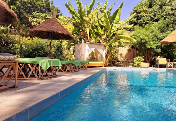 Ginger Villa Somone, Забронировать  Отели Мбур с бассейном, Бассейн