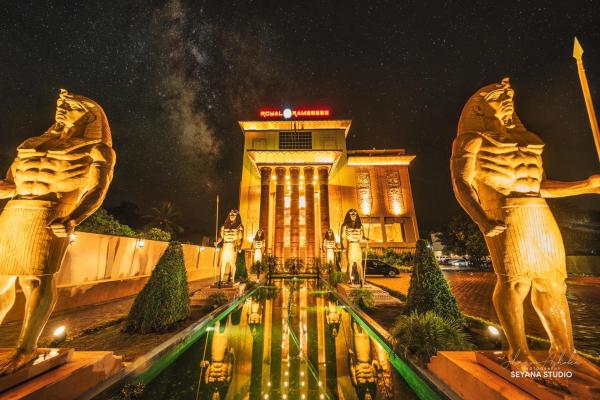 Hotel Royal Ramesses - Katunayake, Забронировать  Отели Сеедува с парковкой, Парковка