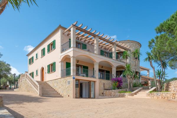 NEW! Villa Es Puig with Pool, BBQ, WiFi, Забронировать  Отели в центре Феланич, в центре