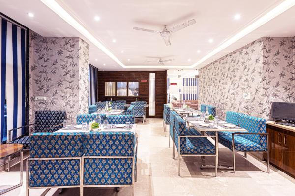 Hotel Emblem Suites Delhi Airport