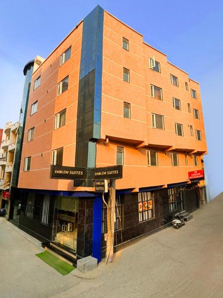 Hotel Emblem Suites Delhi Airport