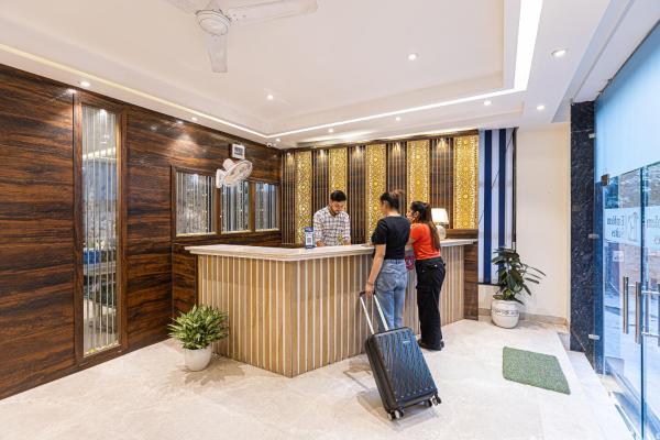 Hotel Emblem Suites Delhi Airport
