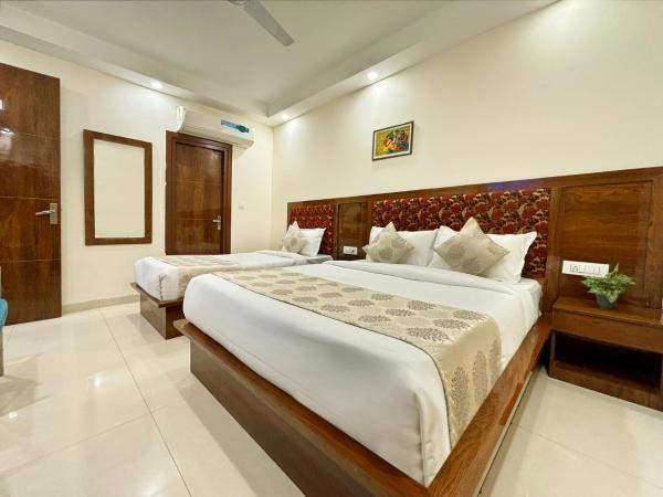 Hotel Emblem Suites Delhi Airport