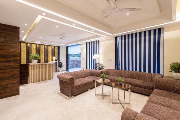 Hotel Emblem Suites Delhi Airport