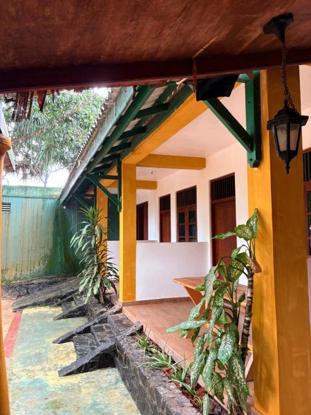 Weligama Imal Guest House, Забронировать  Отели Округа Галле с парковкой, Парковка