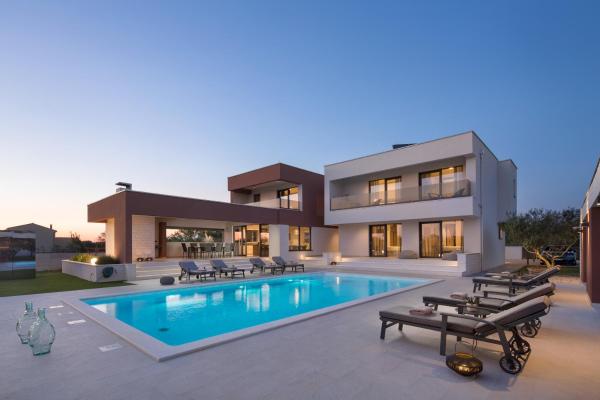 Beautiful Villa Scallop, Забронировать  Отели Подлуг с парковкой, Парковка